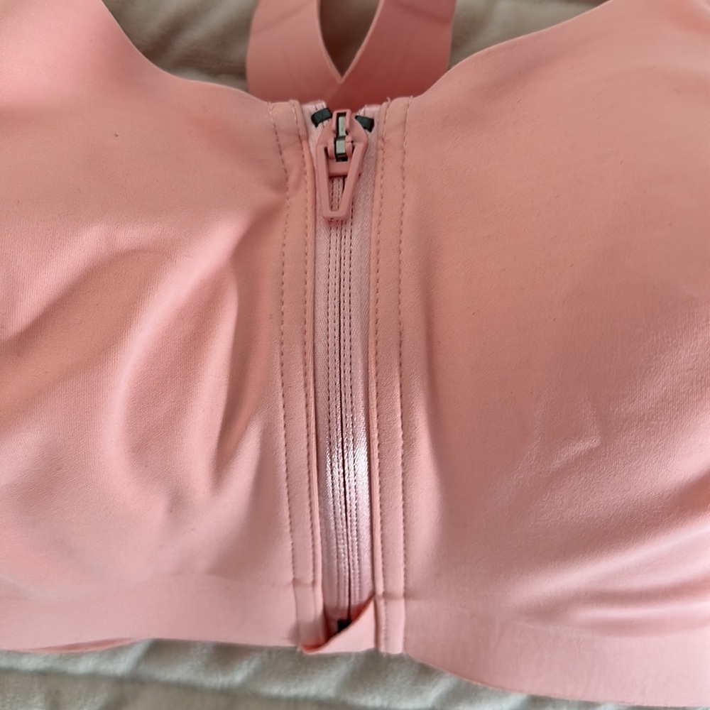 Victoria’s Secret Knockout Front-Close Sport Bra 34D